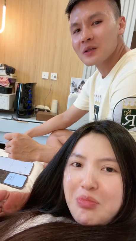 Vợ Quang Hải gặp tình huống trớ trêu khi tặng quà đắt đỏ cho chồng.&nbsp;