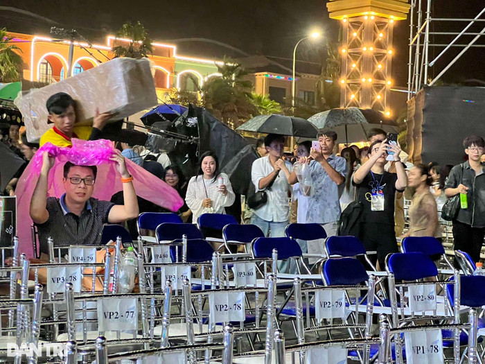 Miss Grand Vietnam 2024 từng phải hoãn thời gian lên sóng vì thời tiết xấu. 