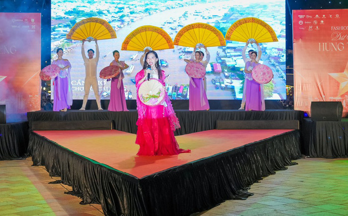 Giọng ca 11 tuổi 'nuốt mic' Một Vòng Việt Nam, được khen hay ngang ngửa bản gốc Ảnh 2