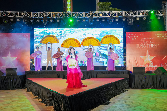 Ca khúc thể hiện tinh thần yêu quê hương, đất nước, dân tộc. 