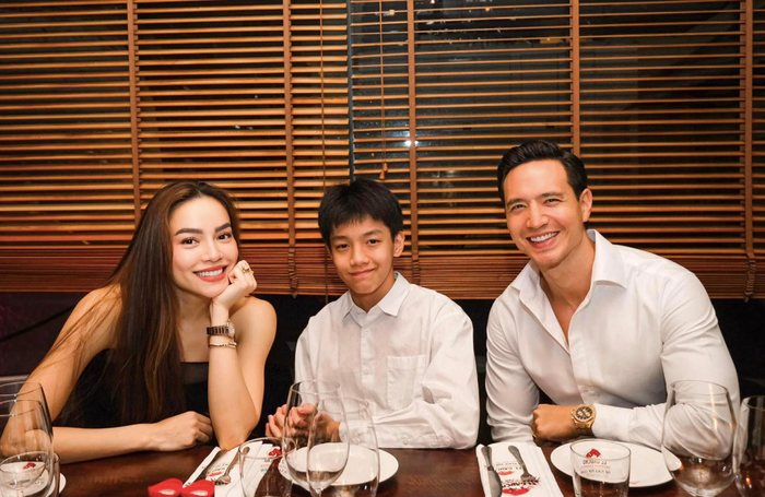 Ở tuổi 14, nhóc tỳ sở hữu vẻ ngoài điển trai, chiều cao vượt trội cùng thành tích học tập tốt. 