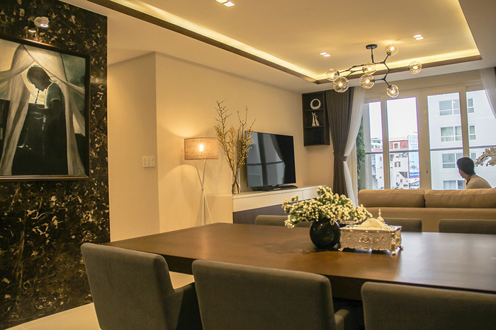 Duy Mạnh thì kín tiếng hơn, anh hiện đang sống trong căn hộ rộng hơn 130m2 ở Tân Bình (TP HCM).