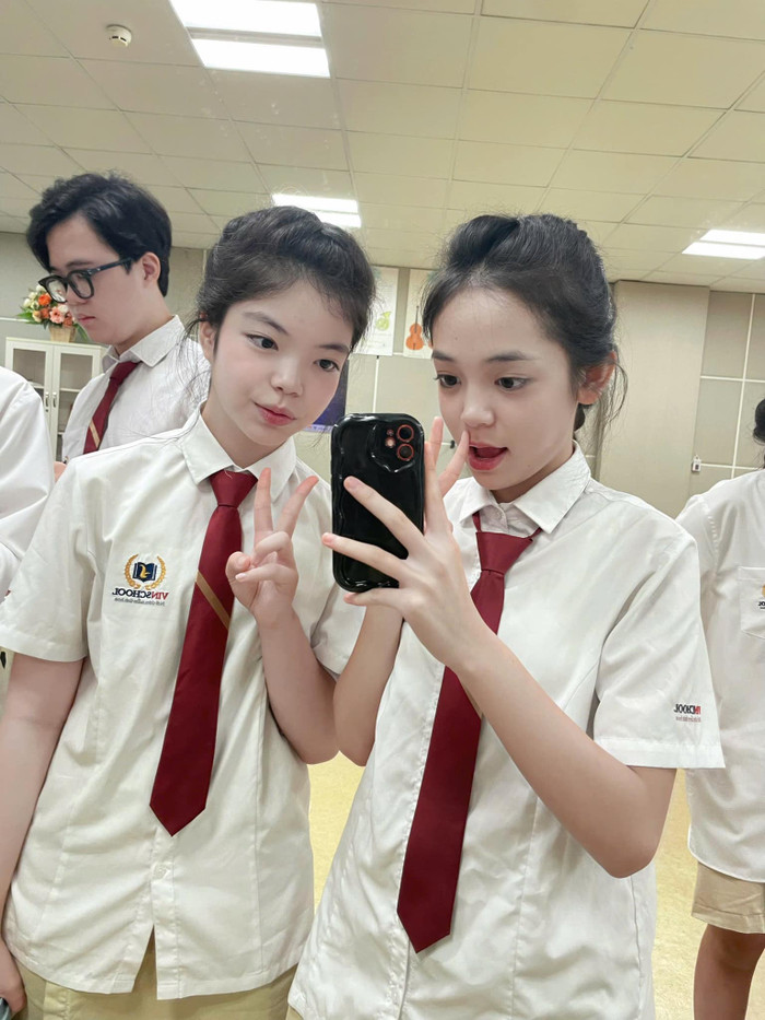 Phong cách đi học giản dị của Chu Diệp Anh.