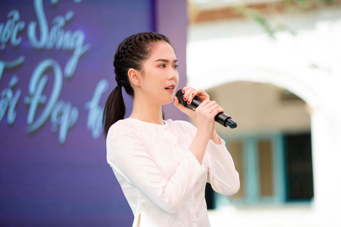 Sau tất cả, Ngọc Trinh mong muốn hoàn thiện bản thân, từ đó giúp ích cho cộng đồng. 