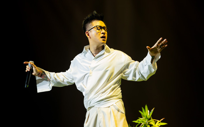 Nam ca sĩ Việt 'nổi nóng' trên sân khấu vì khán giả bỏ về, cách hành xử sau đó gây bất ngờ Ảnh 2