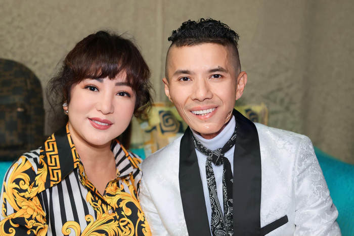 Thúy Nga cho biết, cô nhận được nhiều cuộc gọi khi có tin đồn Kasim Hoàng Vũ nguy kịch. Cô đã gọi điện cho mẹ của Kasim để thăm hỏi sức khỏe của nam ca sĩ rồi thông báo để nhiều người yên tâm.