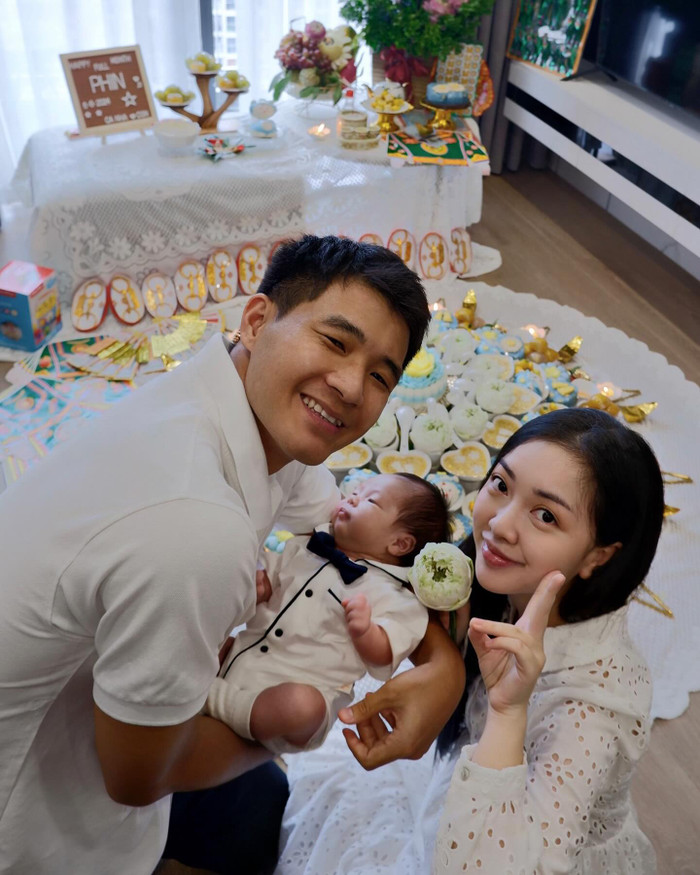 Trước đó, Hà Đức Chinh và vợ công khai diện mạo lẫn giới tính của con trong lễ đầy tháng. 