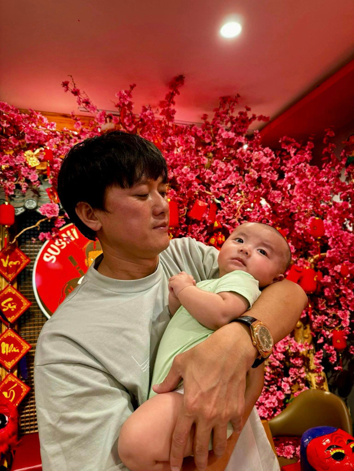 Hiện, nam diễn viên có 2 con 'đủ nếp đủ tẻ'.