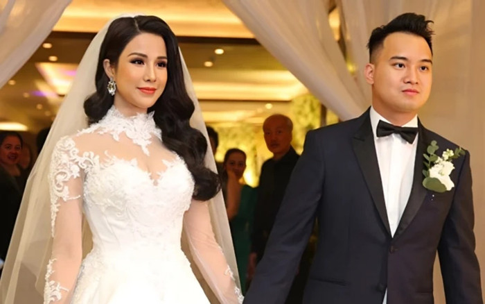 Cặp đôi từng tổ chức đám cưới rình rang.