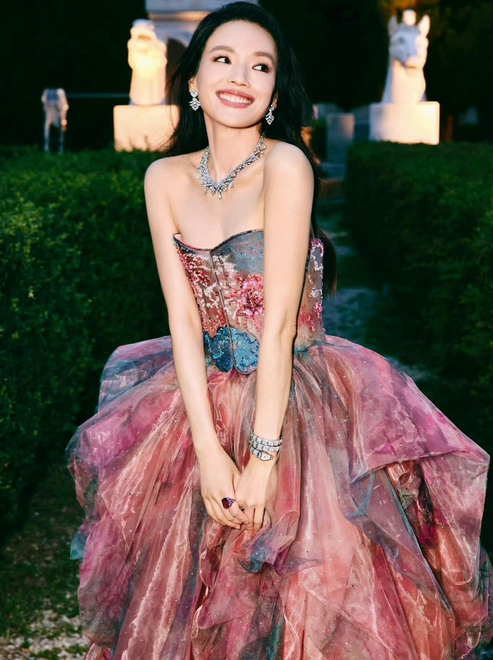 Ở tuổi 48, Thư Kỳ vẫn giữ được vóc dáng thanh mảnh nhờ thói quen và lối sinh hoạt vô cùng lành mạnh. 