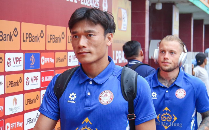 Thủ môn Bùi Tiến Dũng dự bị khi TPHCM hạ Bình Định Ảnh 2