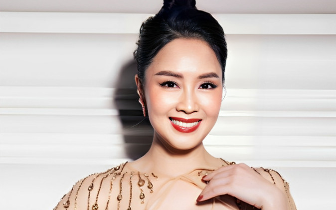 Hồng Diễm hiếm hoi mặc đầm trễ nải, khoe trọn vòng 1 nóng bỏng ở tuổi U50 Ảnh 2