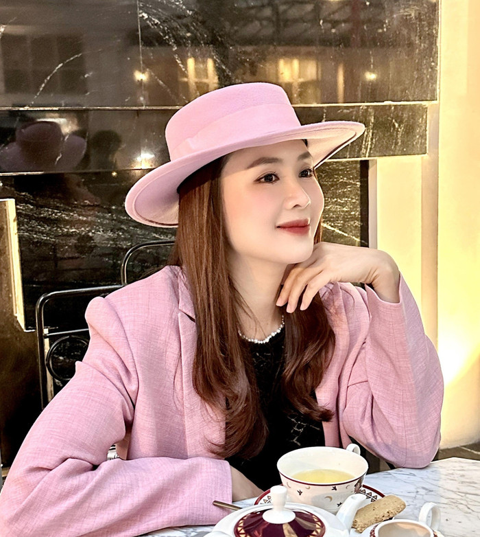 Hạnh phúc chính là chìa khóa giúp Hồng Diễm giữ được sắc vóc trẻ trung, quyến rũ. 