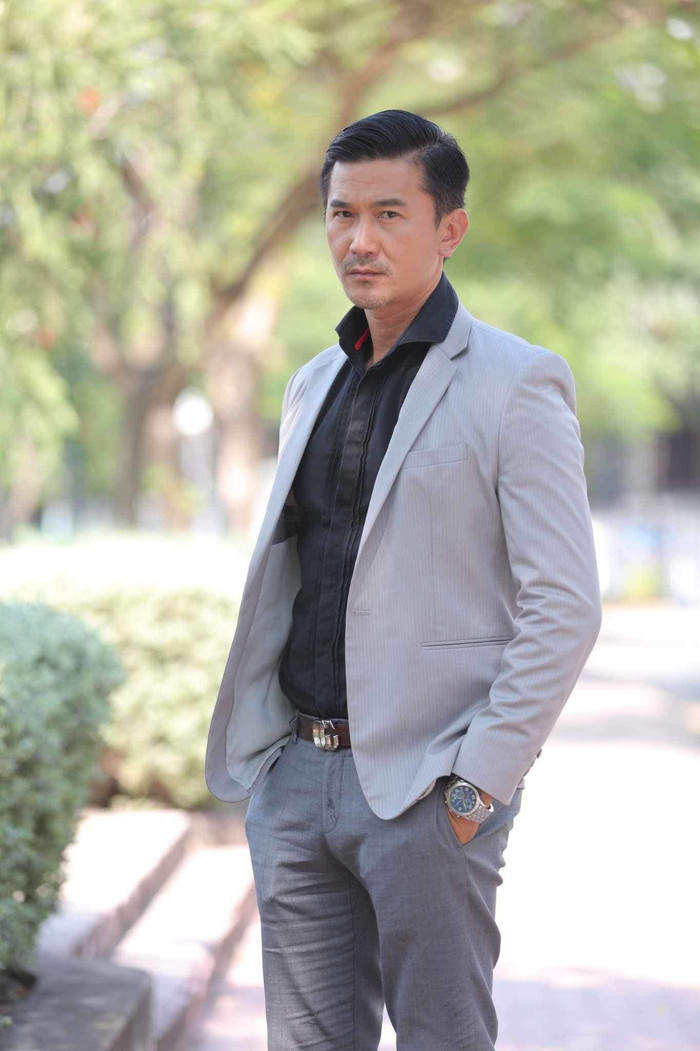 Trên mạng xã hội, diễn viên Quốc Cường thường xuyên chia sẻ cuộc sống bình yên, vui vẻ bên cạnh gia đình và bạn bè. 