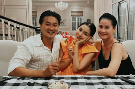 Nam diễn viên thường xuyên góp mặt trong các bữa tiệc cùng Tăng Thanh Hà và Thân Thuý Hà.