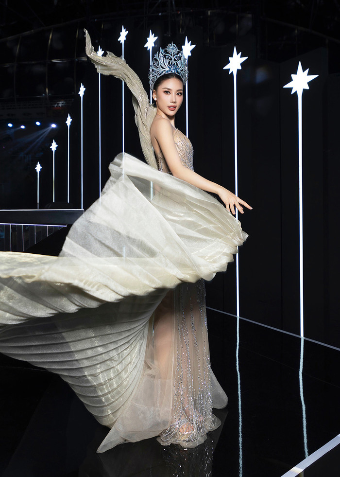 Bùi Quỳnh Hoa mới đây đã kết thúc nhiệm kỳ 1 năm đương nhiệm Miss Universe Vietnam. 