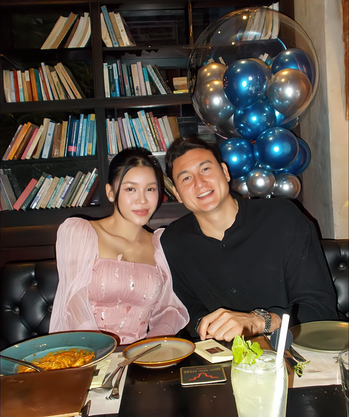 Đặng Văn Lâm và bà xã bên nhau gần thập kỉ.