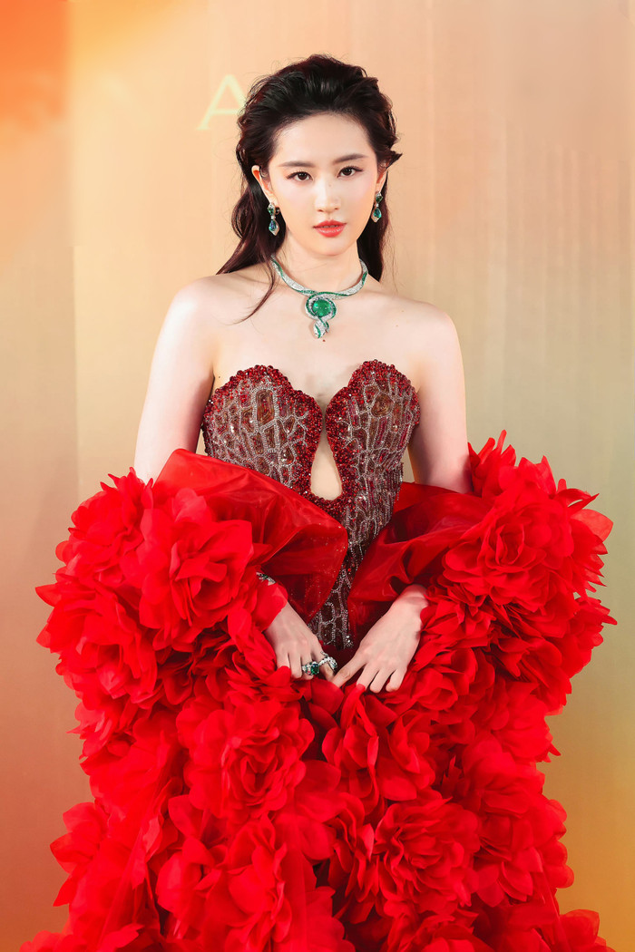 Lưu Diệc Phi là sao nữ lứa 85 duy nhất không được nhận đề cử hay giải thưởng nào vì vấn đề quốc tịch.