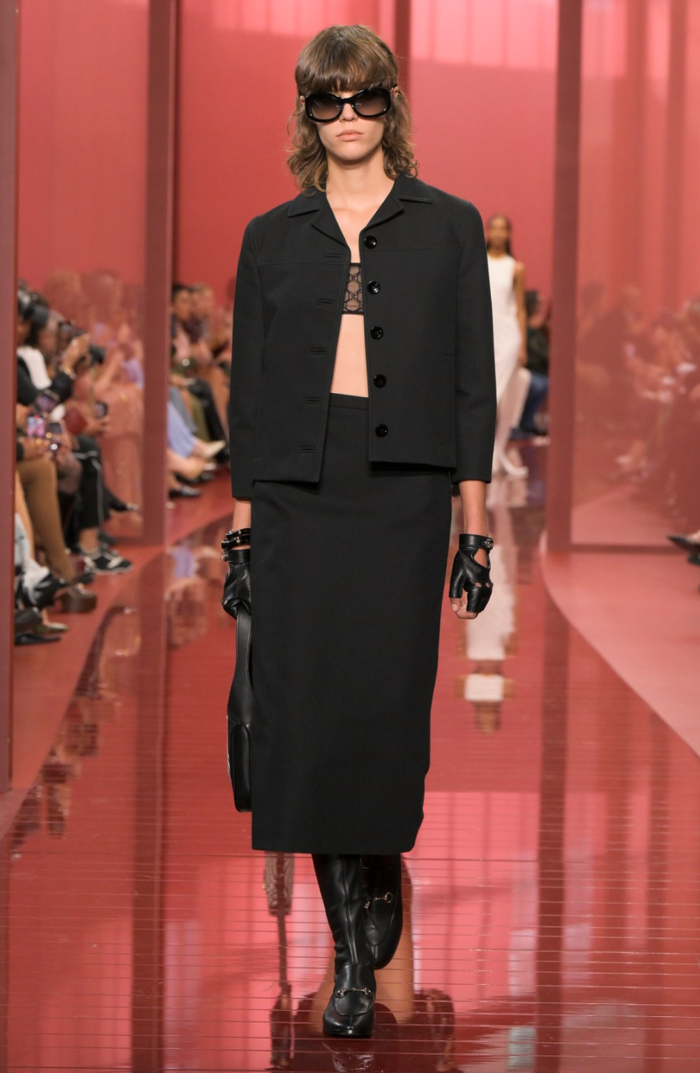 Chất liệu ren tái trở lại, được sử dụng trong những thiết kế thời trang Xuân Hè 2025.