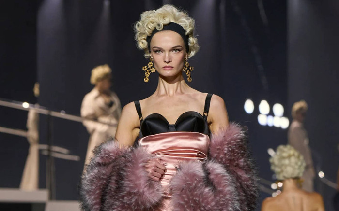 Ren - Lụa phi bóng: Cặp chất liệu được dự đoán là 'cơn sốt' thời trang Xuân Hè 2025 Ảnh 2