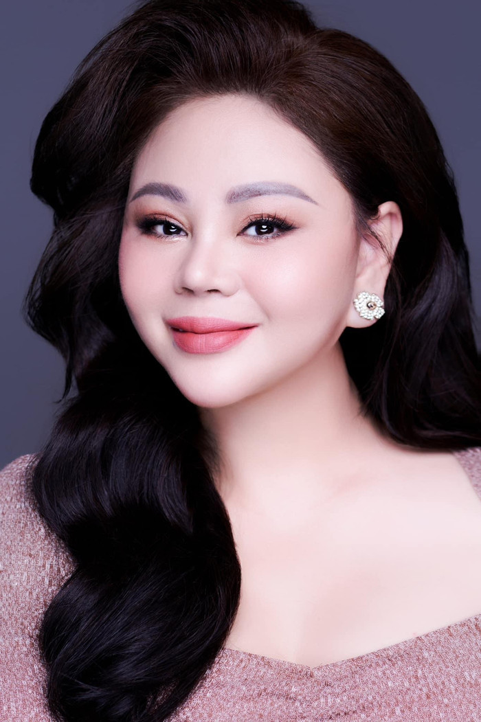 Lê Giang khoe vẻ đẹp mặn mà, trẻ trung ở tuổi U60 Ảnh 2