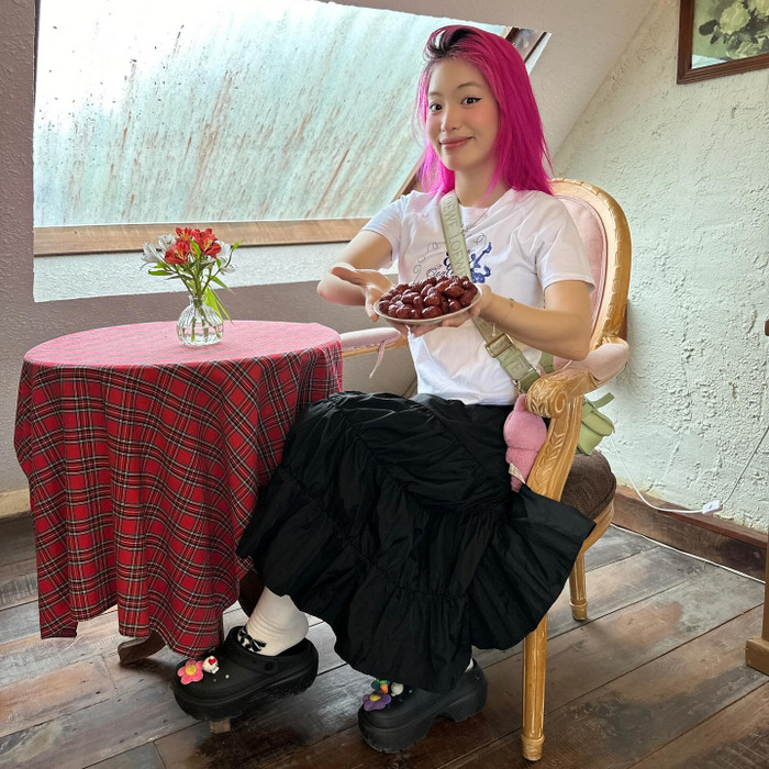 Trước khi lấn sân san âm nhạc, Cầm từng thực hiện một số bản cover đăng YouTube.