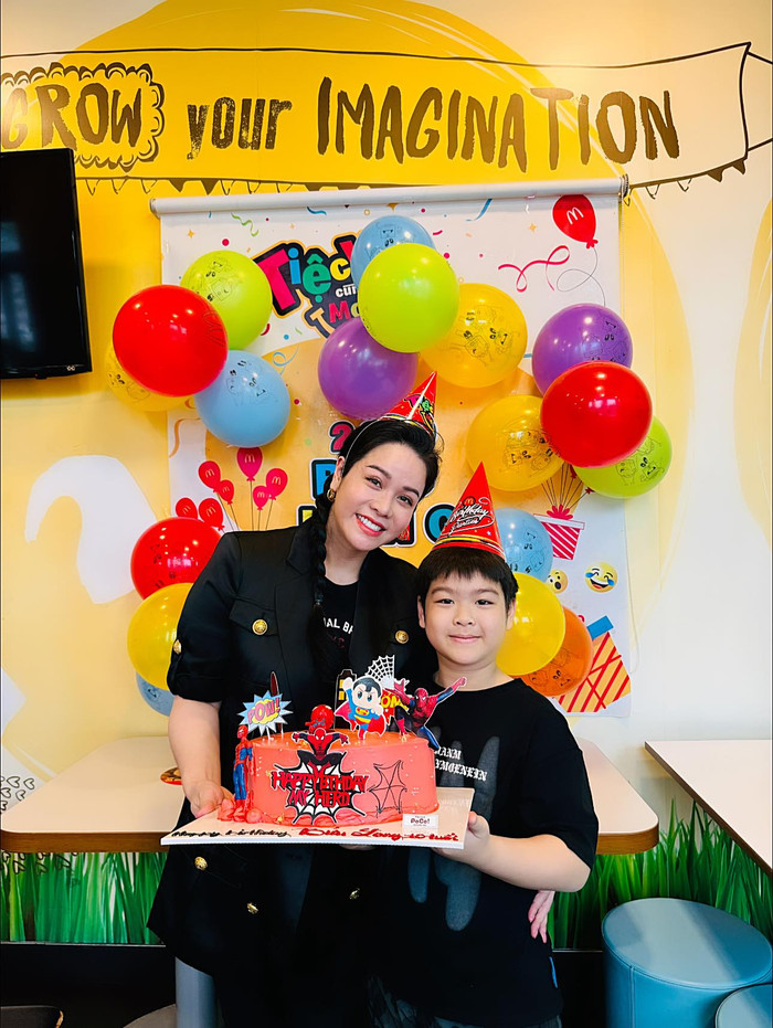 Nhật Kim Anh mừng con trai lên 10 tuổi.