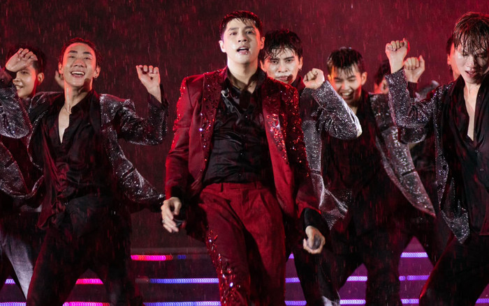 Show diễn của Noo Phước Thịnh gặp trời mưa nặng hạt, nam ca sĩ nói đúng 5 chữ Ảnh 2