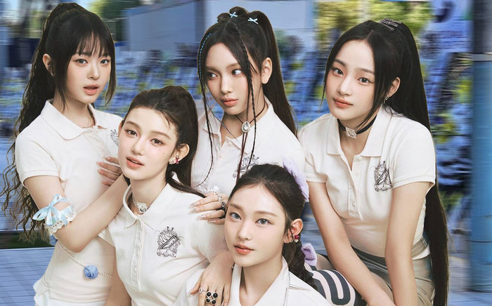 Fan NewJeans gửi vòng hoa đến trụ sở HYBE: 'Bang Shi Hyuk lộ diện đi, đừng trốn tránh nữa' Ảnh 2