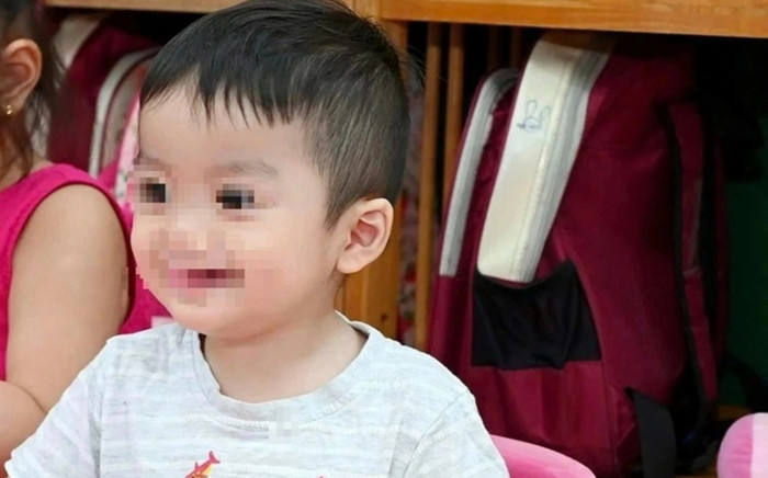 Bé trai 2 tuổi tử vong bất thường sau bữa ăn trưa: Camera lớp học hé lộ gì? Ảnh 2