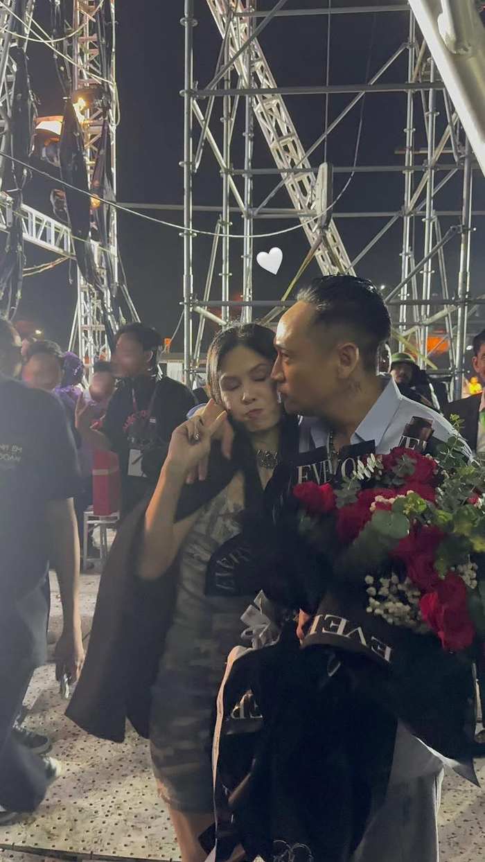 Vợ Duy Mạnh hiếm hoi xuất hiện mới đây. 