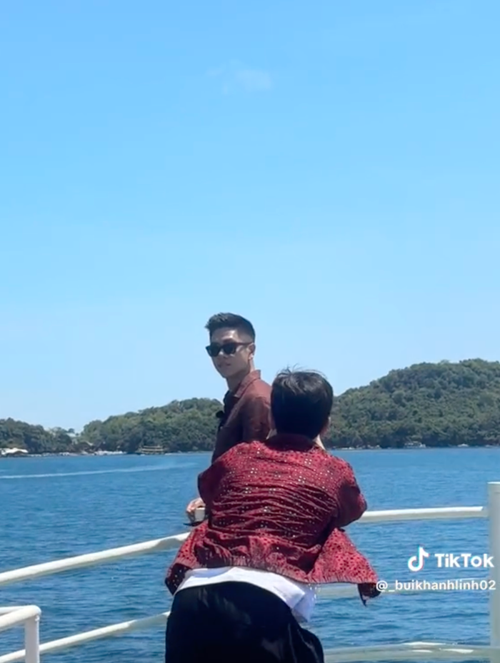 Minuk không ngần ngại 'rũ bỏ' hình tượng để giúp Michael Trương có những tấm hình đẹp