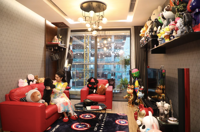 Vào năm 2019, Á hậu Huyền My chia sẻ bản thân sở hữu khoảng 40 mẫu Bearbrick với nhiều kích thước, màu sắc khác nhau. 