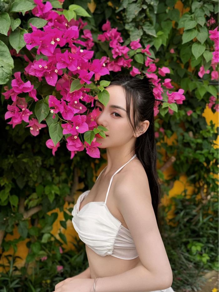 Thời gian qua, Quỳnh Kool có sự trưởng thành trong cả diễn xuất lẫn phong cách thời trang. 