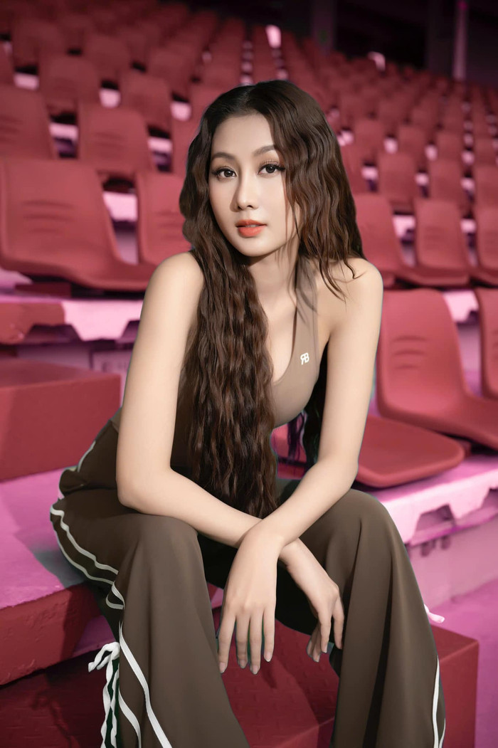 Từ khi đăng quang đến nay, Hoa hậu Quế Anh khá mờ nhạt giữa 'địa hạt' nhan sắc Việt.