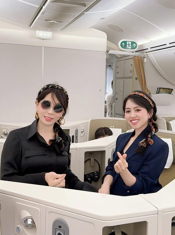 Bà Mailisa cùng con dâu Mỹ Duyên.