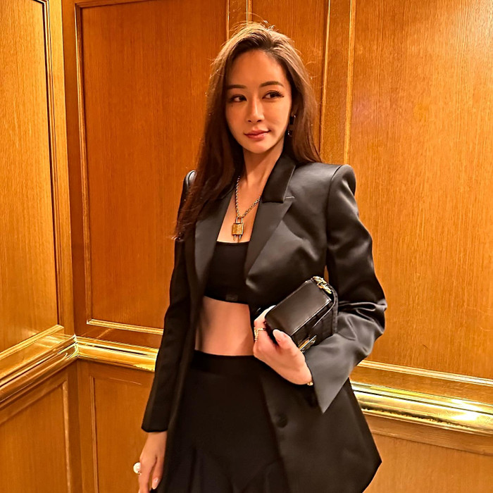 Reika Miyazaki tiết lộ bản thân mắc bệnh viêm ngực, phải cắt bỏ một phần vì bị hoại tử.