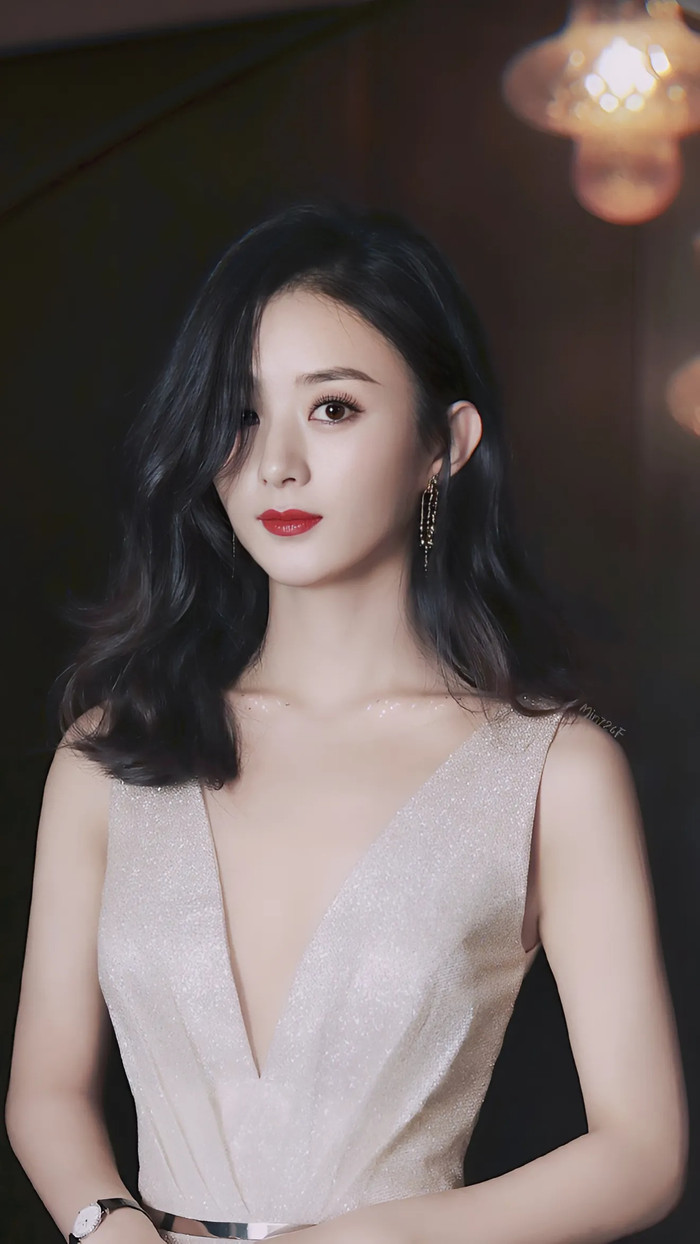 Triệu Lệ Dĩnh đặc biệt quan tâm đến mái tóc.