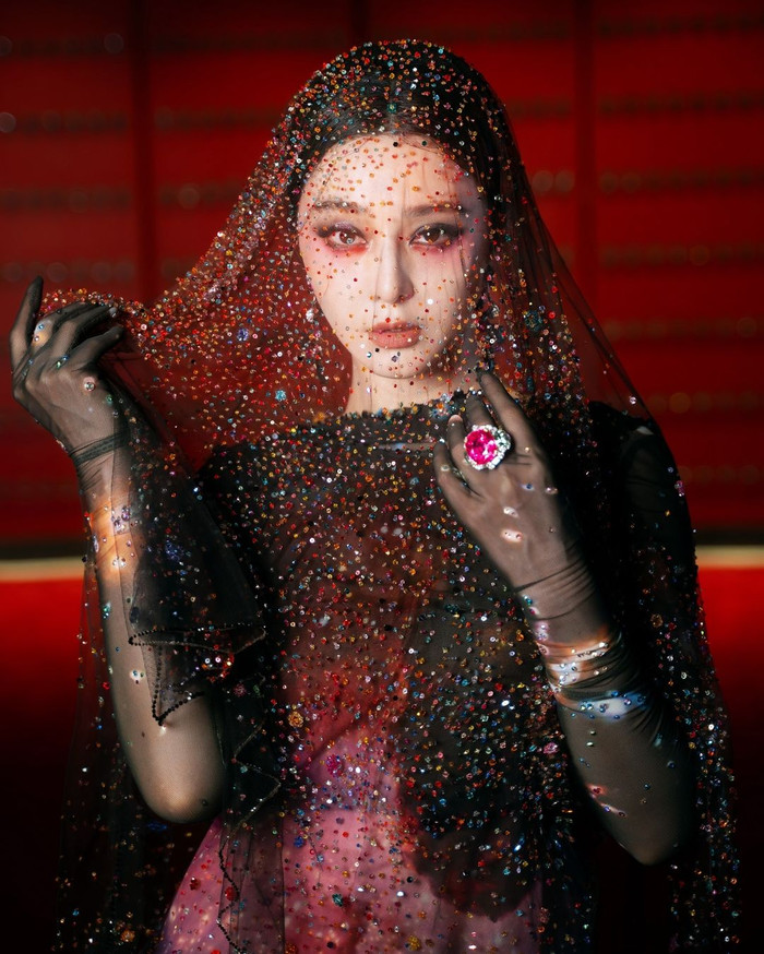 Phạm Băng Băng mang đến hình ảnh ma mị nhưng cuốn hút tại sự kiện của thương hiệu Robert Wun.