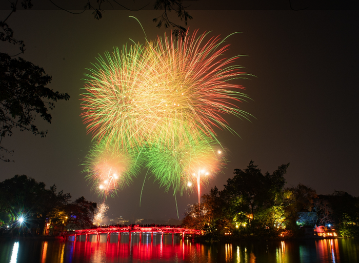 Bộ Tư lệnh Thủ đô Hà Nội đề xuất dừng bắn pháo hoa tại 29 quận huyện ở Hà Nội. Ảnh minh hoạ