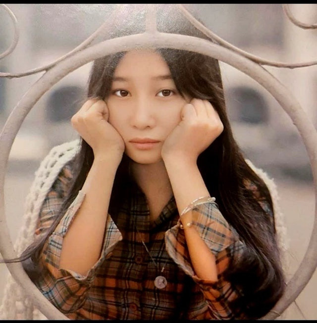 Chen Meiling (Agnes) từng là nữ ca sĩ nổi tiếng khi còn trẻ.