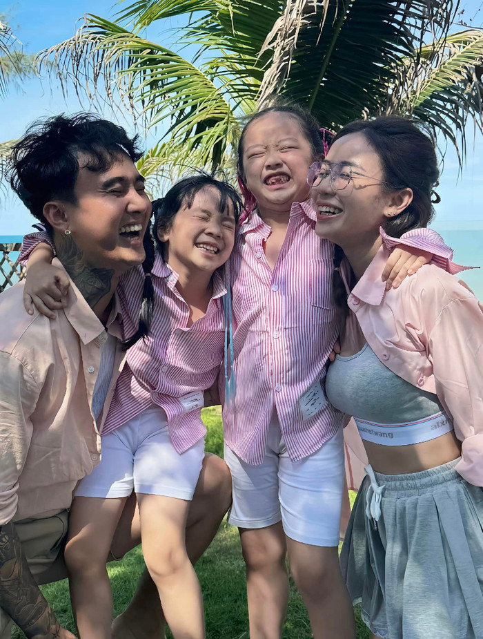 Đạt G thường đưa Cindy Lư và hai con đi du lịch. Ảnh: FBNV