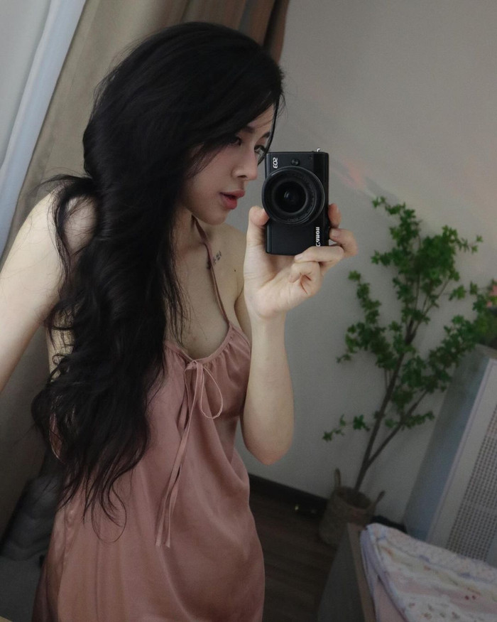 Bạn gái Vũ Văn Thanh ngày càng quyến rũ.