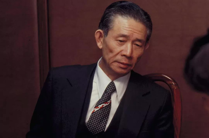 Tỷ phú qua đời để lại 140 nghìn tỷ, hơn chục năm con cháu vẫn không được thừa kế Ảnh 1