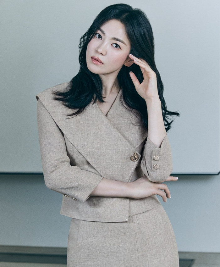 Ngoài đóng phim, Song Hye Kyo còn kiếm tiền nhờ các hợp đồng quảng cáo, đi sự kiện...