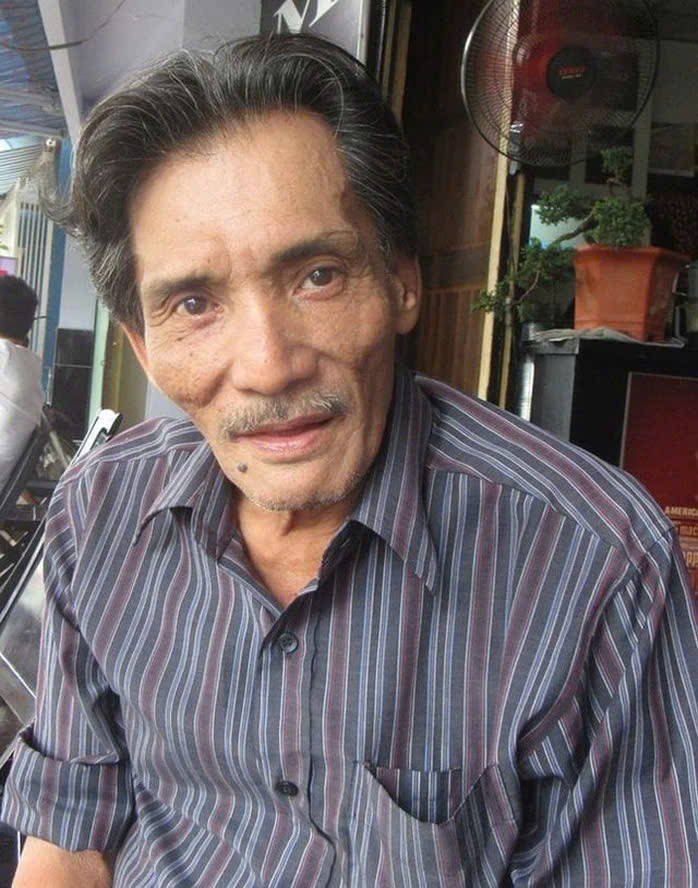 Ông đã chuyển về quê sống.