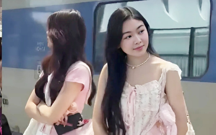 Con gái Quyền Linh gợi cảm với váy ngắn, khoe đôi chân dài nuột nà Ảnh 2