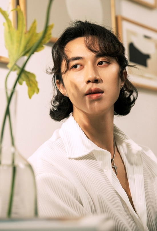 Trong một số khoảnh khắc, bạn trai tin đồn của Anh Thư còn được khen ngợi điển trai, phong độ không khác gì những nam minh tinh Hong Kong.