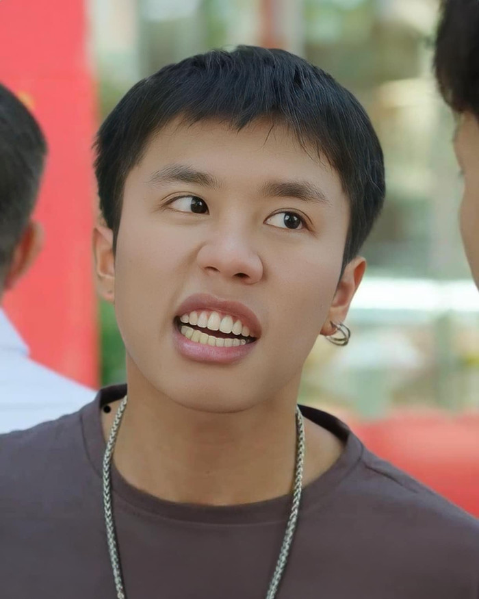 Đi giữa trời rực rỡ dù gây tranh cãi vẫn chễm chệ top đầu phim có nhiều người xem nhất tuần qua. 