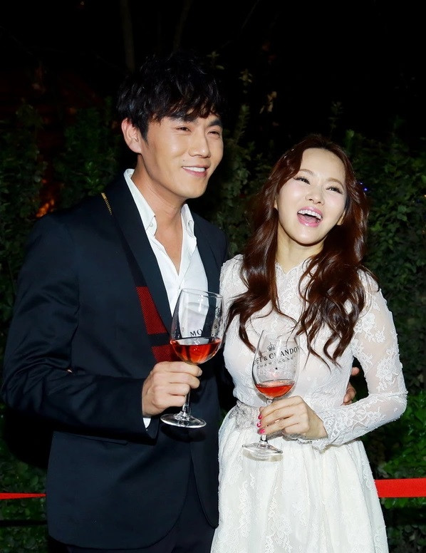 Nữ diễn viên kết hôn với chồng kém 10 tuổi vào năm 2015.